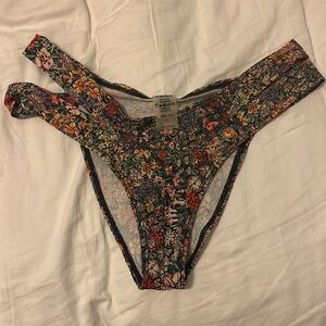 Montce Mara floral euro bottom L